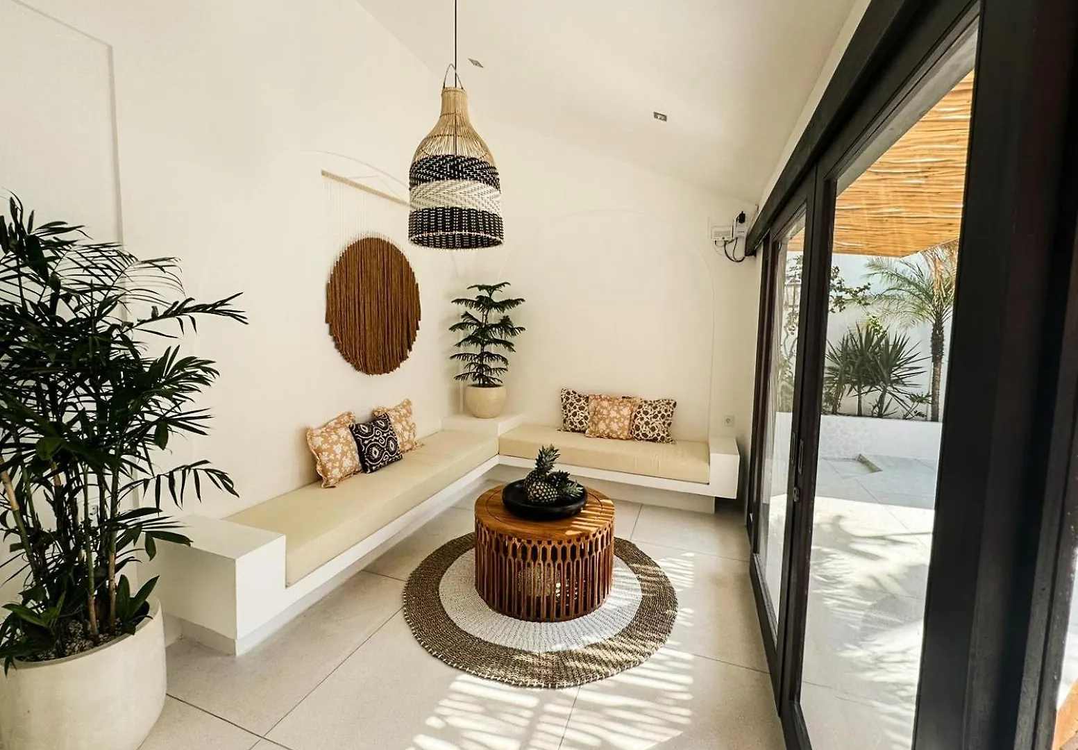White Harsita Villa Seminyak - Managed By Harsita Villa Management Indonesien